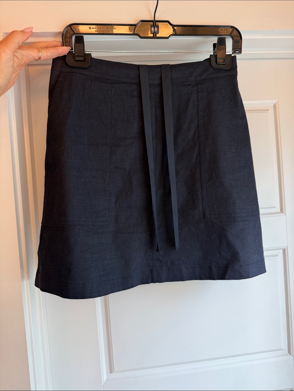 Theory eco crunch Linen-Blend navy skirt. Sz med. Worn 1 x